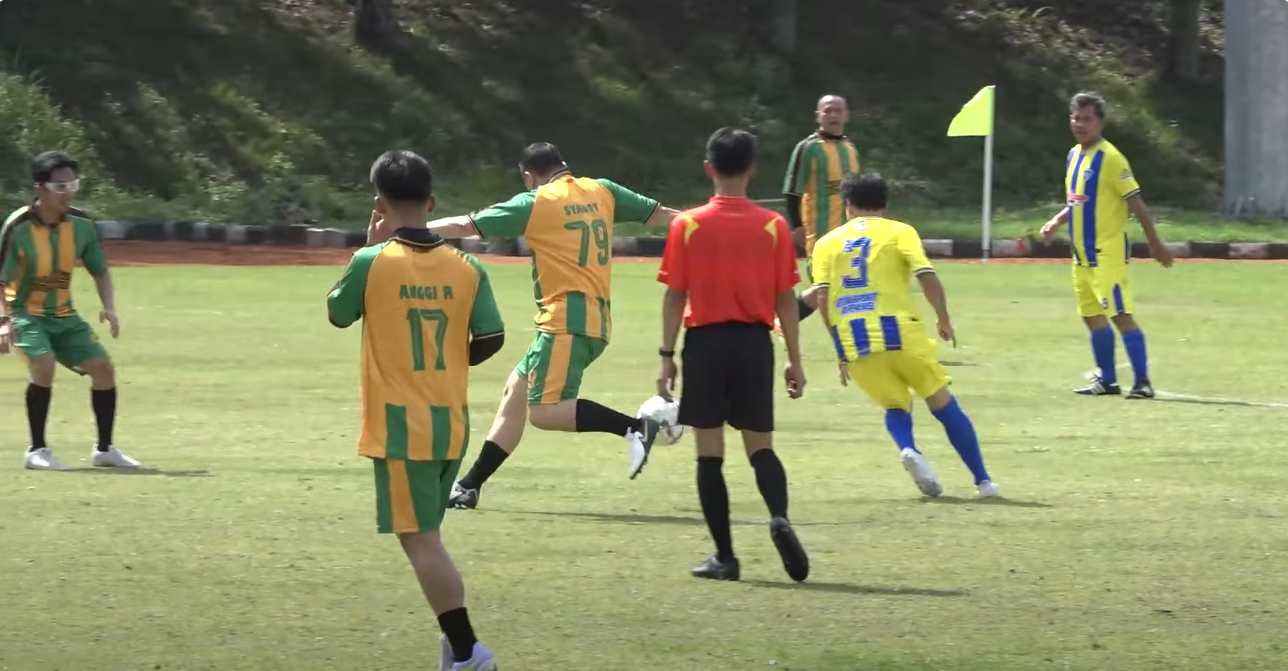 Fikom Menghelat Pertandingan Persahabatan Melawan Legenda Persib dalam Menyambut Dies Natalis ke-65